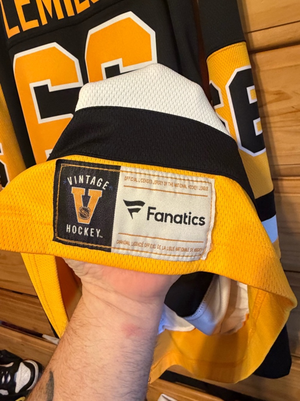 Pittsburgh Penguins Lemieux #66 Black & Gold Hockey Jersey - Picture 5 of 5